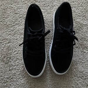 UGG Zilo Black Platform Sneakers